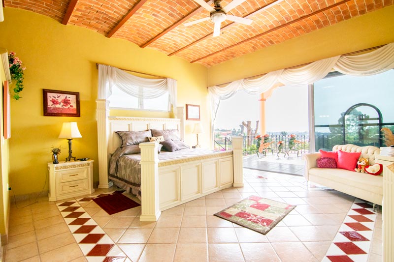 Nabe House for Sale Vista del Lago