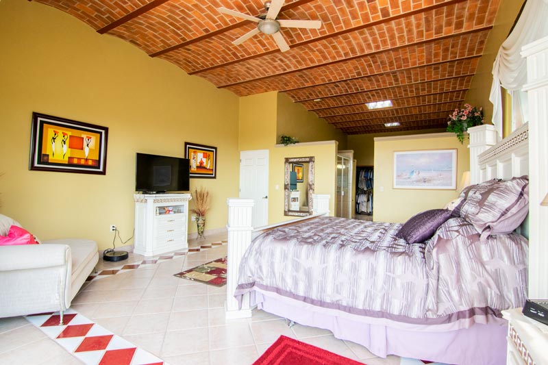 Nabe House for Sale Vista del Lago