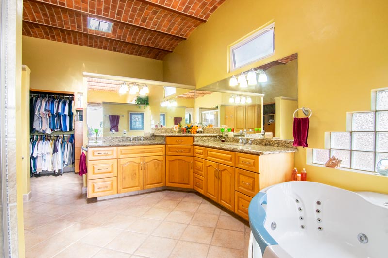 Nabe House for Sale Vista del Lago