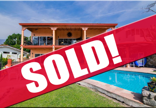 Home For Sale In Vista del Lago