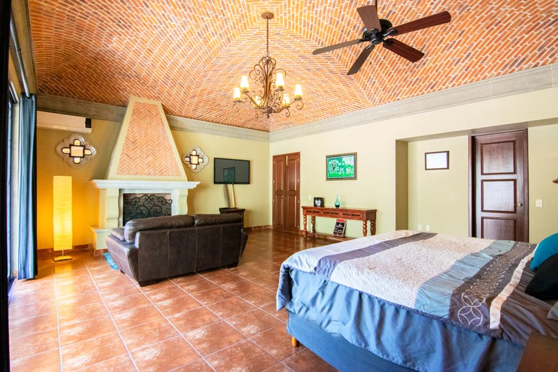 Home for Sale in La Floresta