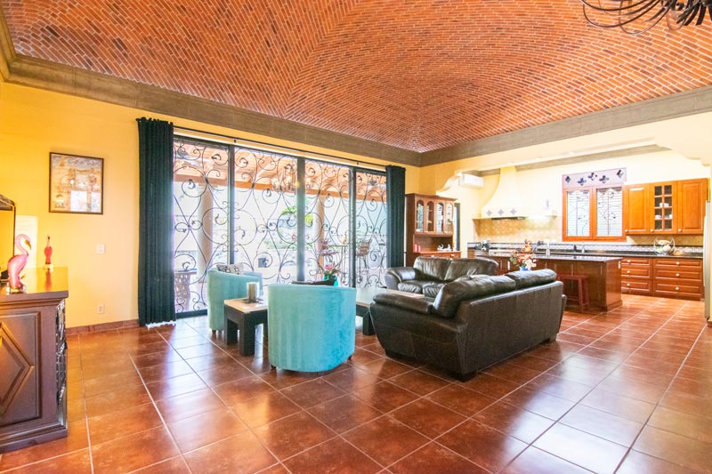 Home for Sale in La Floresta