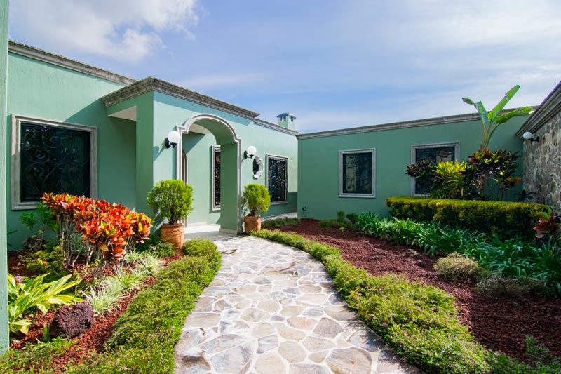 Home for Sale in La Floresta