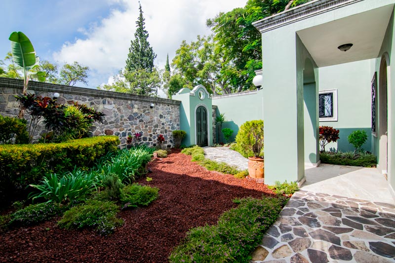 Home for Sale in La Floresta