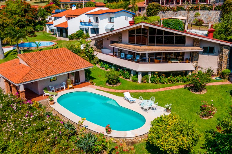 Home for sale in Vista del Lago