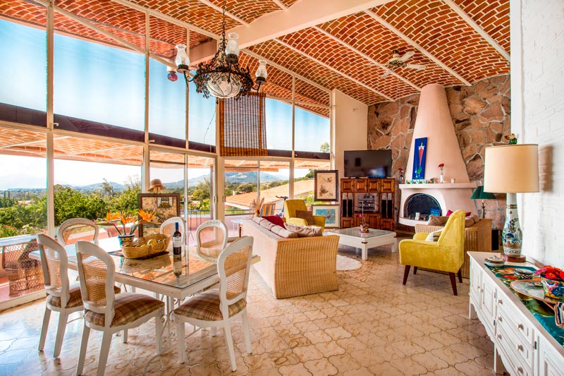 Home for sale in Vista del Lago