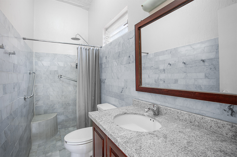 Home For Sale in Vista del Lago