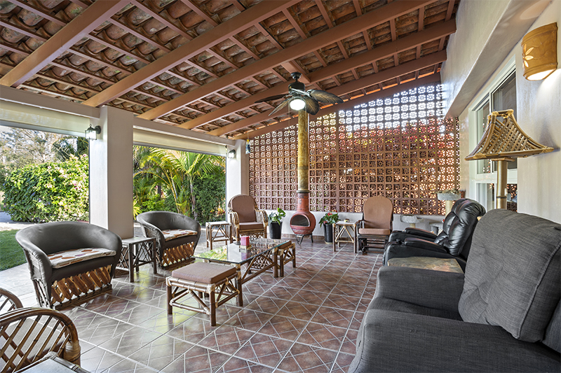 Home For Sale in Vista del Lago