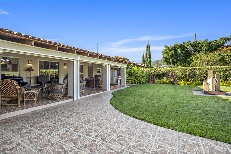 Home For Sale in Vista del Lago