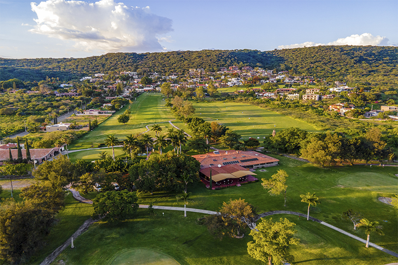 Home For Sale in Vista del Lago