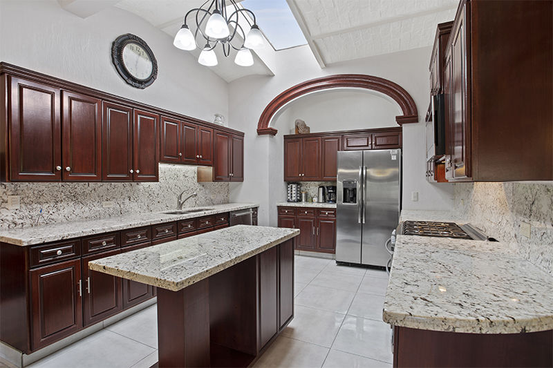 Home For Sale in Vista del Lago