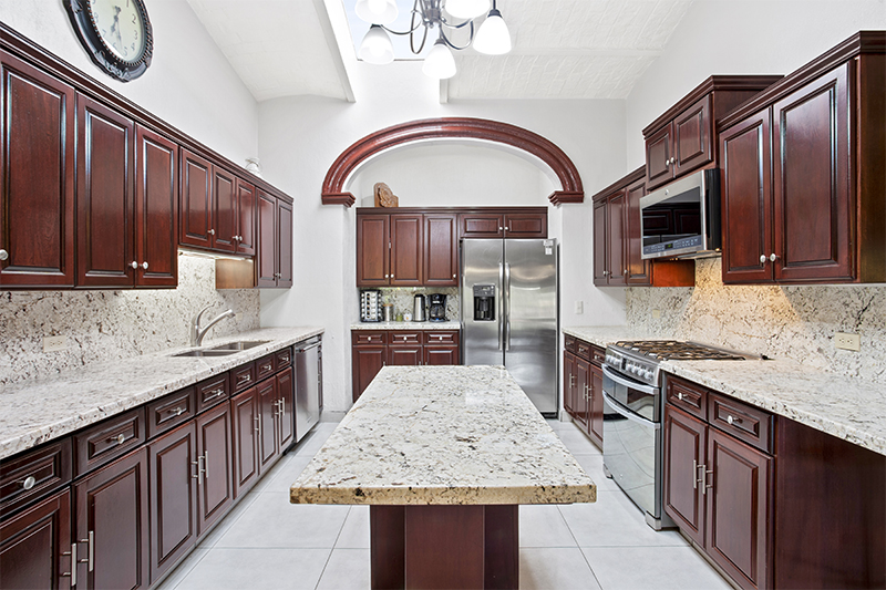 Home For Sale in Vista del Lago
