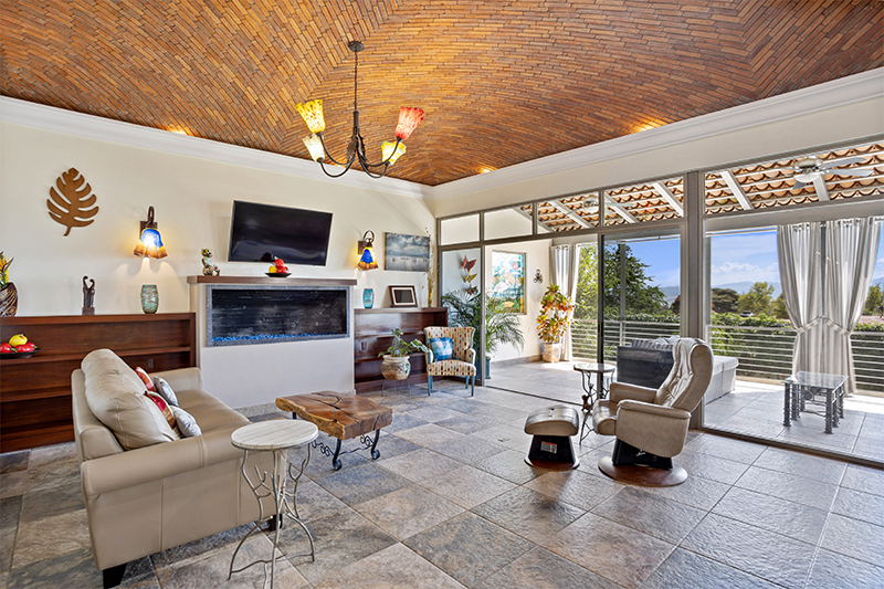 Home For Sale in Upper Ajijc