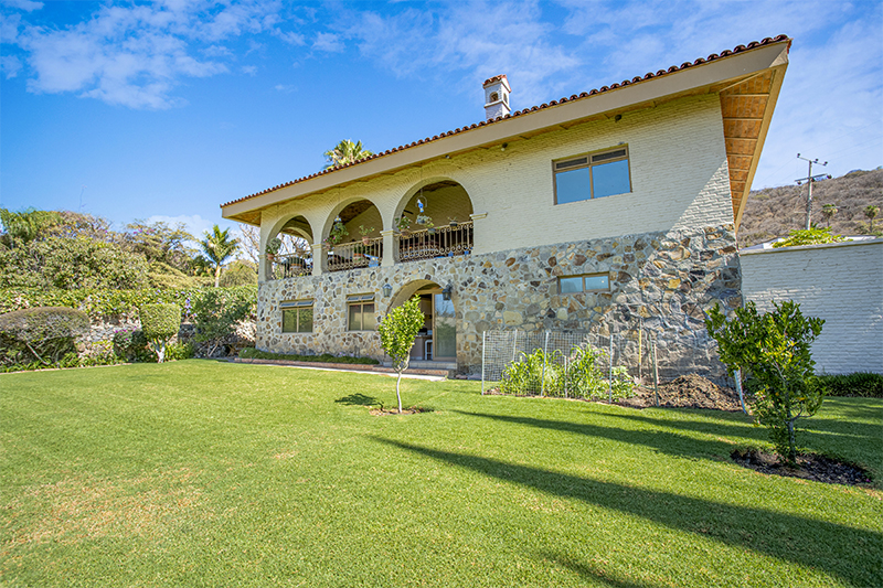 Home For Sale in Vista del Lago