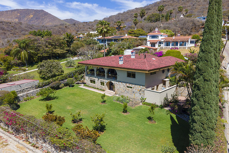 Home For Sale in Vista del Lago