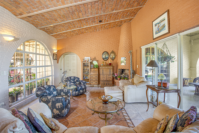 Home For Sale in Vista del Lago