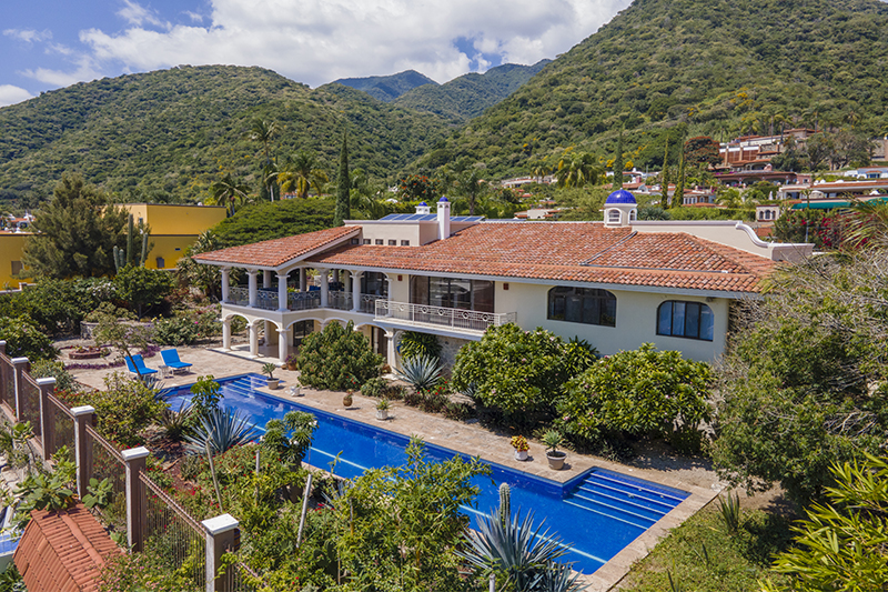 Home For Sale in Ajiic