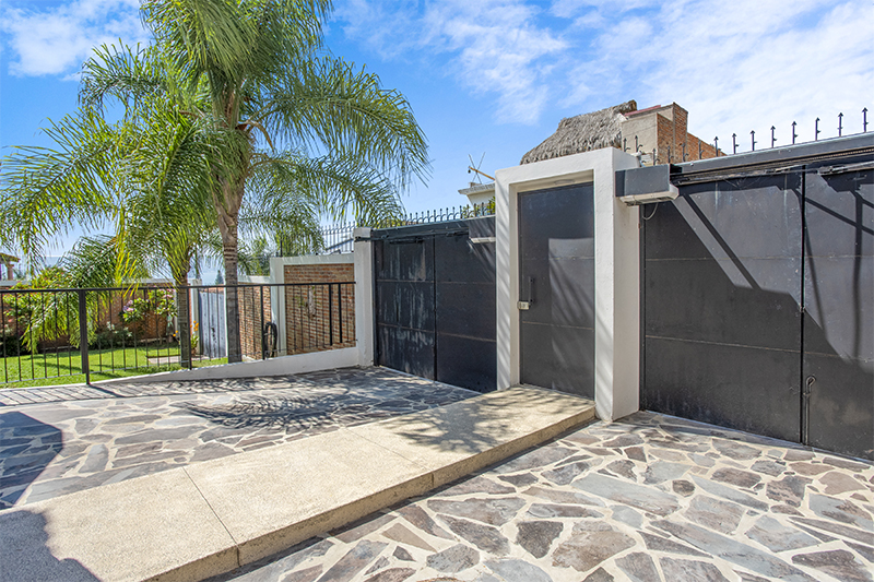 Home For Sale in San Juan Cosala