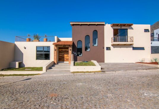 Home For Sale in San Juan Cosala